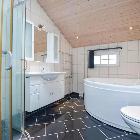 Stunning Home In Ronde With Kitchen Σπίτι διακοπών *