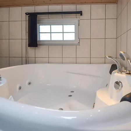 Stunning In With Kitchen Rønde