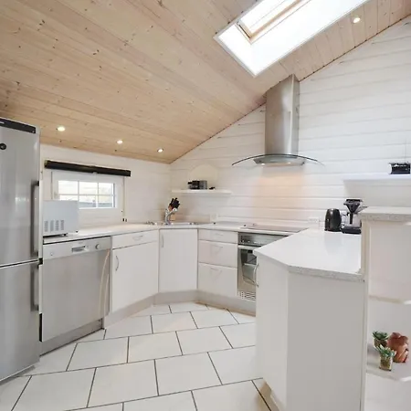 Stunning Home In Ronde With Kitchen Rønde