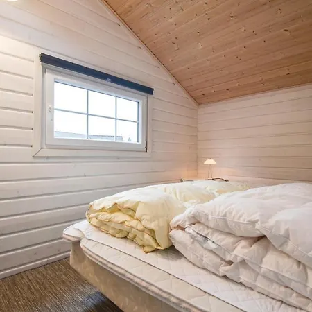 Stunning Home In Ronde With Kitchen * Rønde